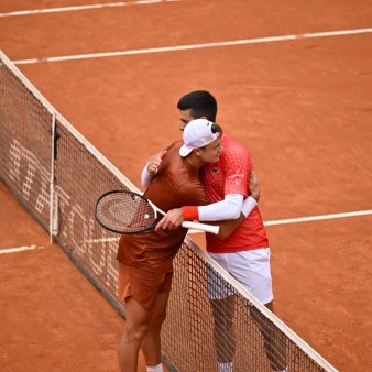 <span style='background:#EDF514'>NOUA SENZATIE</span> a tenisului masculin l-a eliminat pe Djokovic la Roma