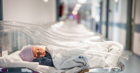O femeie a nascut prin cezariana, acasa, operata de sot si soacra. A ajuns la terapie intensiva