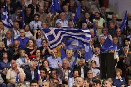 Grecii voteaza in cele mai imprevizibile alegeri parlamentare din ultimii ani, care au putine sanse de a produce un guvern