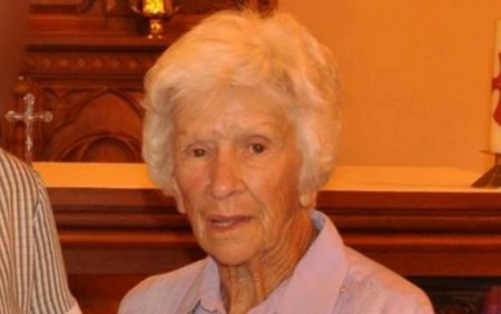 O femeie de 95 de ani a fost <span style='background:#EDF514'>ELECTROCUTATA</span> de politie, intr-un azil de batrani din Australia. Avea asupra ei un cutit
