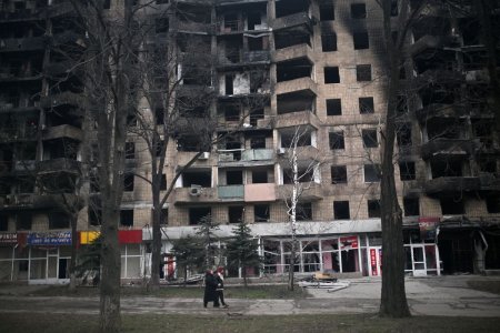 Un an de la caderea Mariupolului. Viata celor ramasi in orasul distrus. 