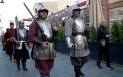 Cea mai mare parada medievala din Romania, organizata pe strazile din Craiova. Zeci de artisti au defilat in costume inedite