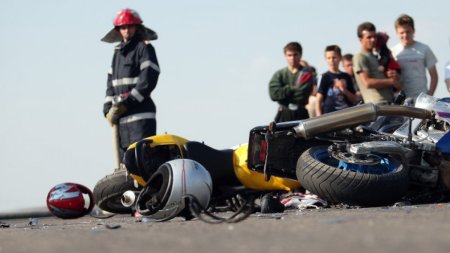 Doi tineri au murit in urma unui accident intre o motocicleta si un camion, in Buzau
