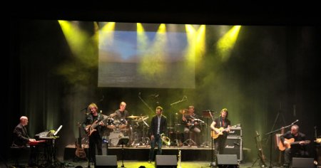 Steve Hackett, fost membru al <span style='background:#EDF514'>GENESIS</span>, concerteaza la Timisoara alaturi de trupa Djabe VIDEO