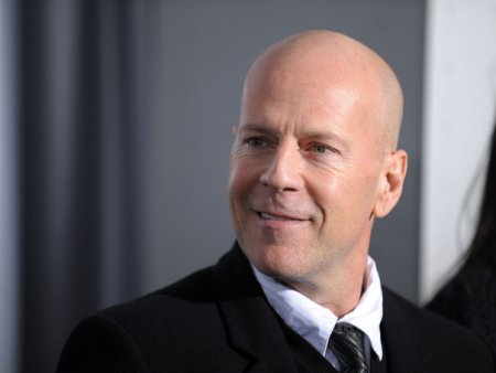 Sotia lui Bruce Willis, emotionata de modul in care fiica lor de 9 ani are grija de actor