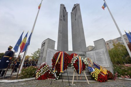 Ceremonii militare si religioase de Ziua Eroilor. Klaus Iohannis si ministrul apararii vor fi prezenti la Sibiu