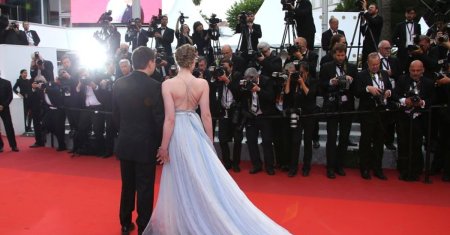 Alessandra Ambrosio, cea mai decoltata de la Cannes 2023! A intors toate privirile