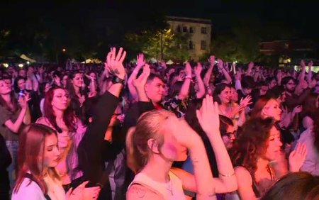 Zeci de mii de oameni au trecut pe la la festivalul Femei pe <span style='background:#EDF514'>MATASARI</span>. Care sunt principalele atractii