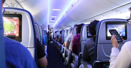 Cel mai enervant lucru pe care il fac pasagerii in avion, conform unui insotitor de zbor VIDEO