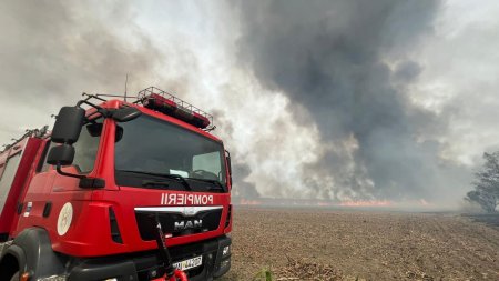 O locomotiva a luat foc in Iasi: 200 de pasageri s-au evacuat
