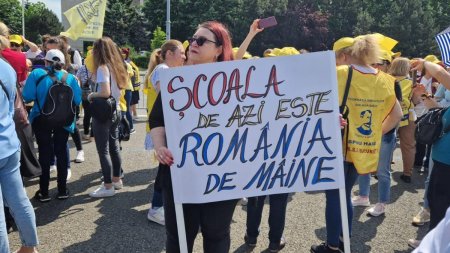 Circa 50% dintre romani sustin greva profesorilor si sunt nemultumiti de felul cum este gestionata criza de catre guvern