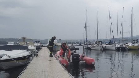 Patru persoane decedate, dupa ce o barca cu 25 de turisti s-a scufundat pe lacul <span style='background:#EDF514'>MAGGI</span>ore, in Italia. Oamenii sarbatoreau o zi de nastere