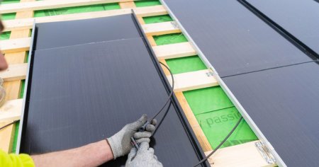 Primii pasi spre un viitor sustenabil in constructii: Metigla a instalat primul acoperis solar cu celule fotovoltaice integrate din Romania