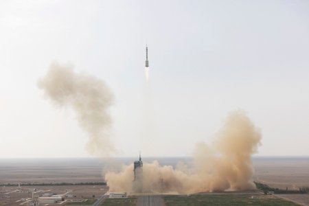 VIDEO | Momentul decolarii rachetei chineze Shenzhou-16, cu primul astronaut civil la bord