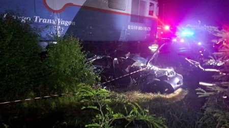 O fata de 15 ani a murit si alti patru tineri au fost raniti, dupa ce masina in care se aflau a fost lovita de tren, in Teleorman