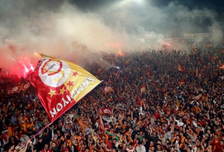 Galatasaray din nou campioana in Turcia. Oamenii au iesit pe strazi ca dupa alegerea lui Erdogan