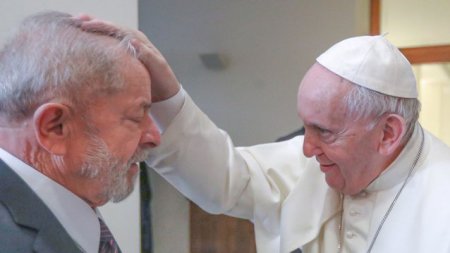 Papa Francisc si presedintele Braziliei au discutat la telefon despre razboiul din Ucraina