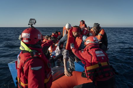 Nave de salvare germane, sechestrate in Italia din cauza incalcarii legii migratiei