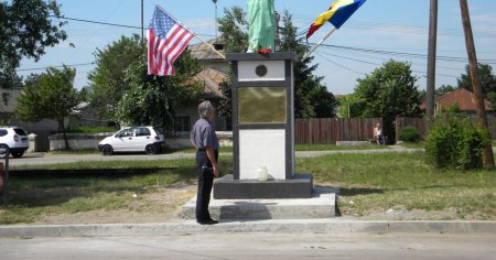 Povestea Statuii Libertatii de la Boldesti-Scaeni, singura copie din estul Europei a celei americane