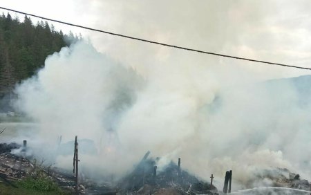 Incendiu la Manastirea Sihastria Putnei, de la o lumanare VIDEO