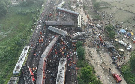 S-a incheiat operatiunea de salvare dupa cel mai grav accident feroviar. Bilantul autoritatilor din India