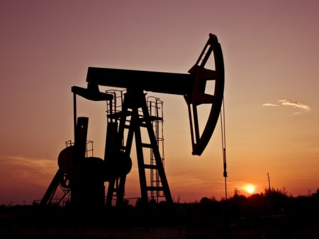 Petrolul, noi cresteri pe fondul reducerilor de productie din iulie ale Arabiei Saudite