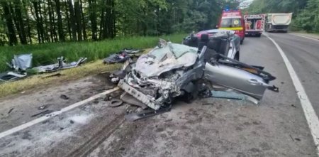Accident grav in Suceava. Doi tineri au murit in urma coliziunii intre un TIR si doua masini VIDEO