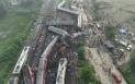 Trenurile mortii din India: Un tanar si-a salvat fratele de zece ani, prins sub un morman de cadavre | GALERIE FOTO