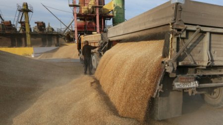 Explozia barajului din Ucraina a aruncat in aer preturile la cereale