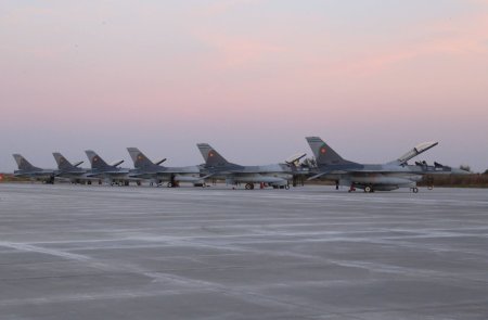Rusia spune ca avioanele F-16 livrate Kievului pot gazdui arme nucleare, fapt care poate escalada conflictul