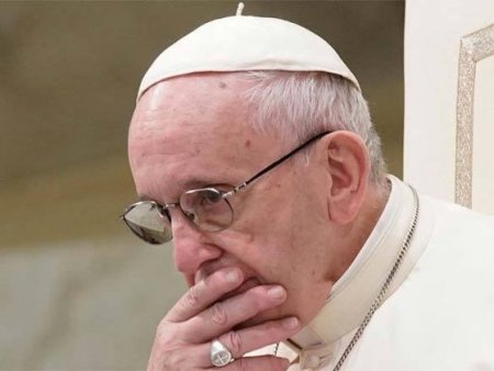 Papa Francisc ajunge din nou la spital. Va fi supus unei mici operatii