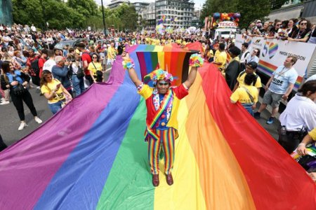 De la Bud Light la magazinele Target: marcile angajate in drepturile LGBTQ au probleme in SUA