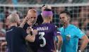 Fanii lui West Ham i-au spart capul capitanului Fiorentinei in timpul finalei Conference League de la Praga