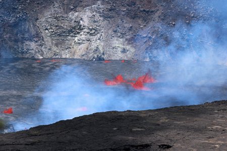 Imagini cu eruptia Kilauea, unul dintre cei mai activi vulcani ai planetei. Expertii avertizeaza asupra riscurilor
