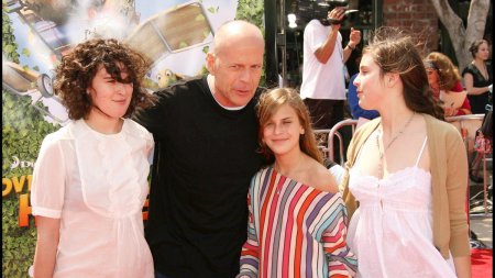 Fiica lui Bruce Willis si a lui Demi <span style='background:#EDF514'>MOORE</span>, declaratii emotionante despre boala celebrului actor: A fost devastator