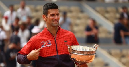 Djokovici, discurs superb la French Open: <span style='background:#EDF514'>BLUZA</span> sarbului a atras toate privirile la festivitate VIDEO