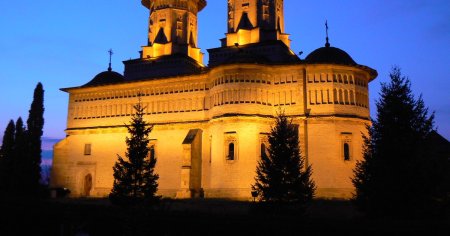 Cele doua manastiri superbe care vegheaza asupra unui mare oras din Romania. Povestile lor sunt fascinante