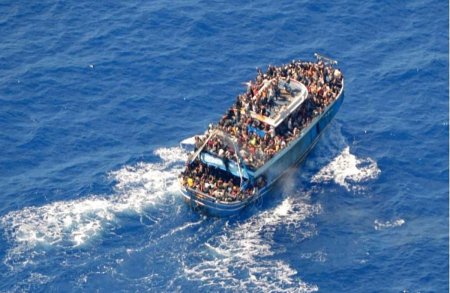 BBC: Pana la 100 de copii se aflau la bordul barcii care a <span style='background:#EDF514'>NAUFRAGIAT</span> in Grecia. Sute de oameni, inca disparuti. Cel putin 78 de morti