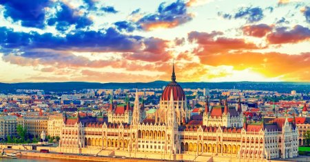 Ungaria: Mii de profesori au iesit sa protesteze in fata Parlamentului impotriva unui proiect de lege