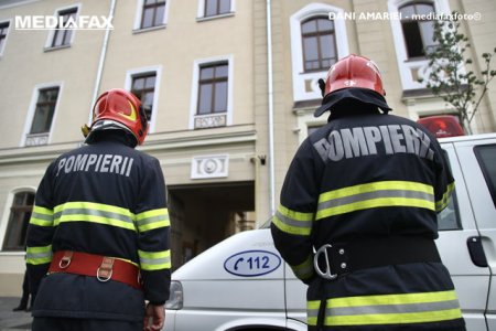 Cluj: Interventie a pompierilor dupa ce locatarul unui bloc a uitat mai multe ore o <span style='background:#EDF514'>PLACINTA</span> in cuptor