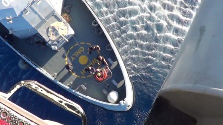 Peste 300 de cetateni <span style='background:#EDF514'>PAKISTANEZI</span> au murit in naufragiul din apele Greciei, anunta un oficial local