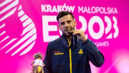 Romania obtine prima medalie la Jocurile Europene 2023: Stefan <span style='background:#EDF514'>COMANESCU</span> a spart gheata