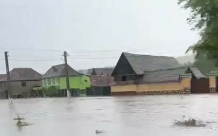 Ploile torentiale au facut prapad in judetul Sibiu. O localitate a fost inundata in doar 20 de minute