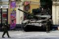 Imaginea care a devenit virala, ca o umilinta pentru statul rus: soldatii lui Prigojin au blocat cu un tanc circul din Rostov