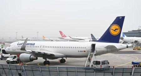 O tanara bulgaroaica s-a dezbracat complet chiar inainte de decolare si a intarziat peste trei ore avionul care pleca de la München la Sofia