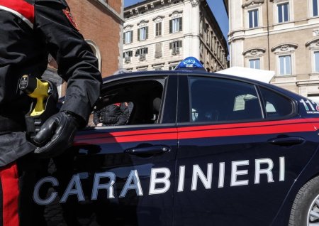 Motivul pentru care o petrecere de burlaci a creat panica generala intr-un oras din Italia si a pus pe jar politia