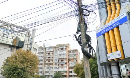 Afaceri cu cablurile agatate pe stalpi. <span style='background:#EDF514'>PRIMARIA GALATI</span> a fost pagubita cu 2,5 milioane lei