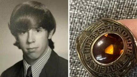 Si-a recuperat inelul de absolvire pierdut pe o plaja din SUA in urma cu 51 de ani. Am vrut sa fotografiez apusul si am vazut ceva stralucind