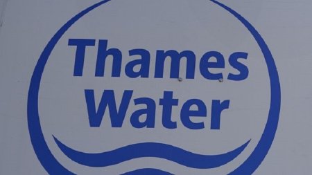 Furnizorul britanic de apa Thames Water are probleme financiare; guvernul a purtat discutii de urgenta, inclusiv preluarea temporara de catre stat