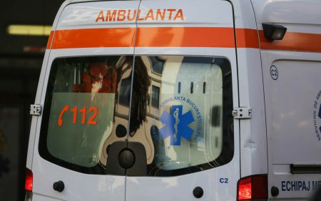 Accident cu 6 victime pe <span style='background:#EDF514'>DN 71</span> Sinaia-Targoviste. O autoutilitara si o masina s-au ciocnit violent